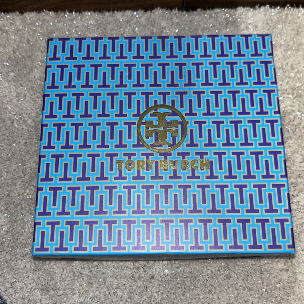 Tory Burch NWOT hand bag with shoulder strap! - Picture 9 of 9